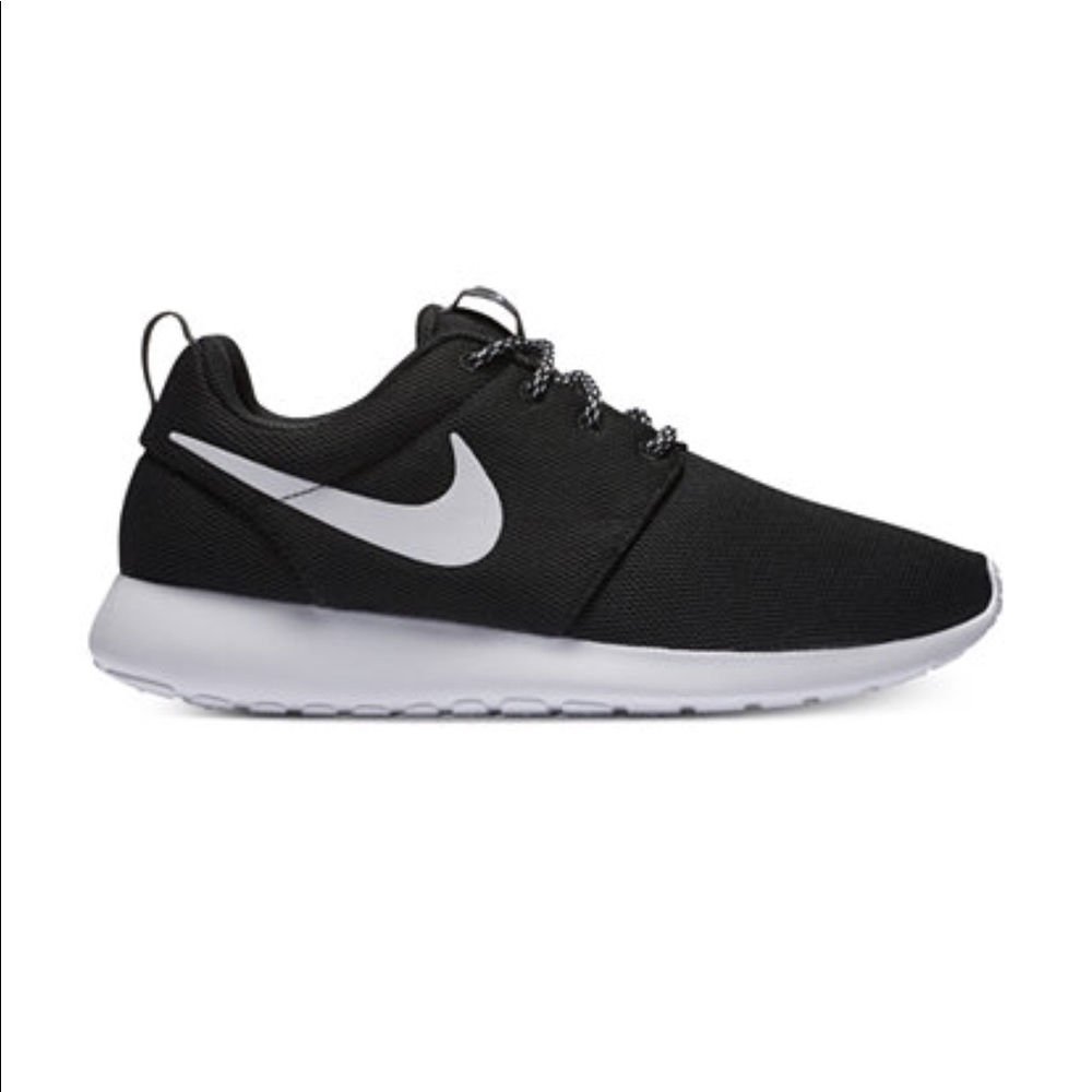 Women’s Nike Roshe one Sneakers